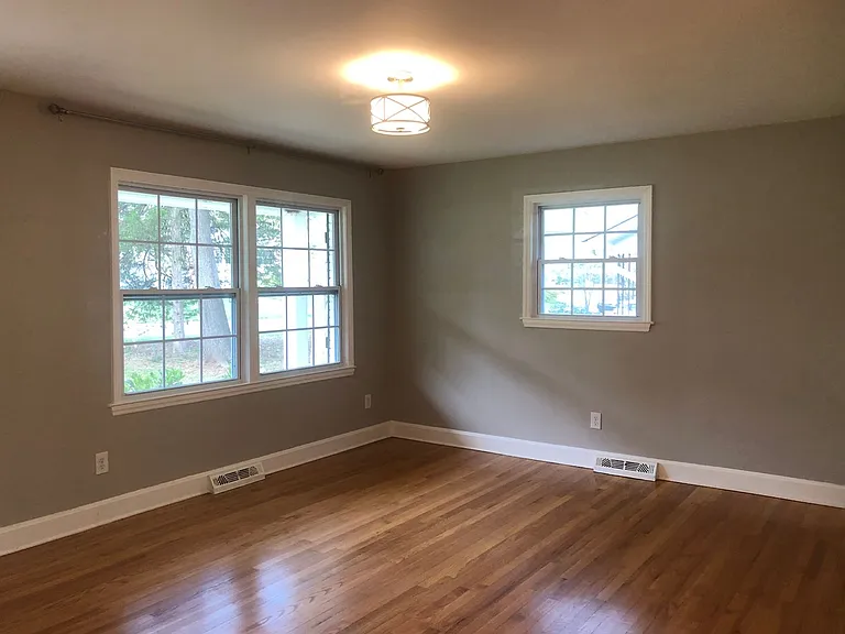 1710 Starbrook Dr — Photo 2