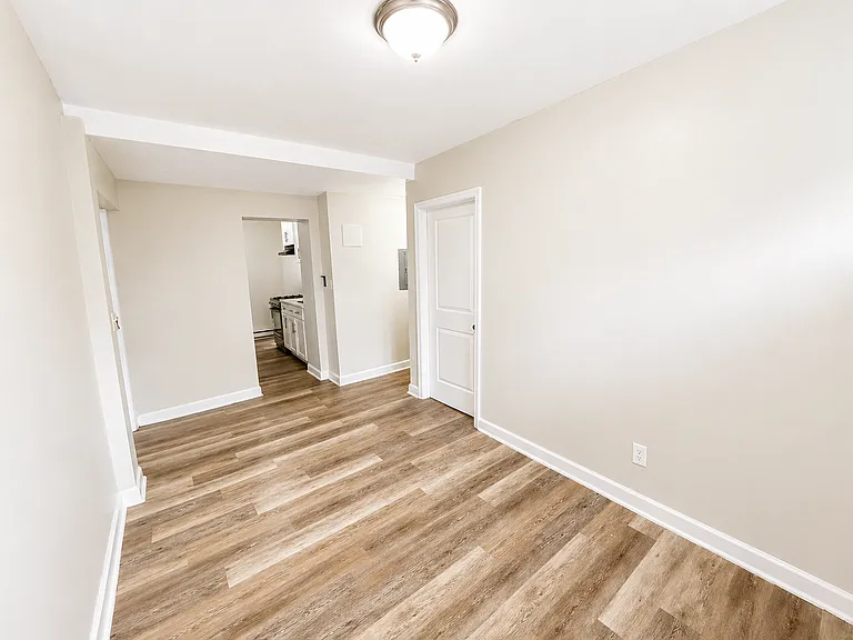 214-218 W Market St #BASEMENT — Photo 6