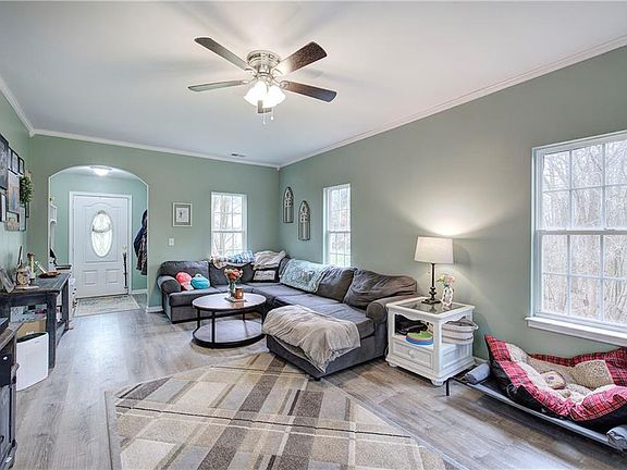 5th image of 385 Griffin Rd NW