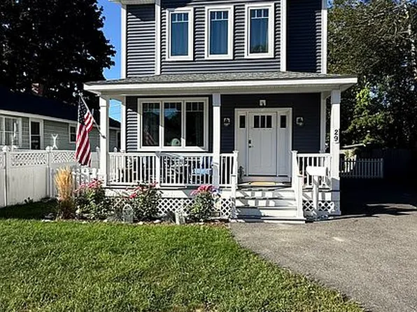 29 Summit St, Old Orchard Beach, ME 04064