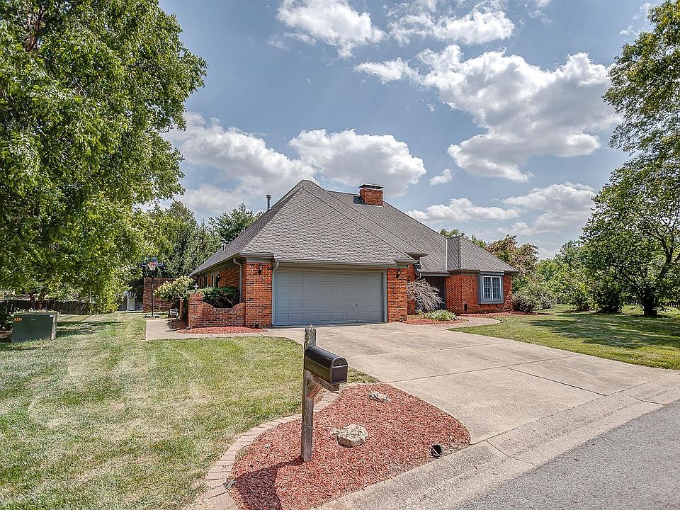 2nd image of 204 Lake Stratford Dr