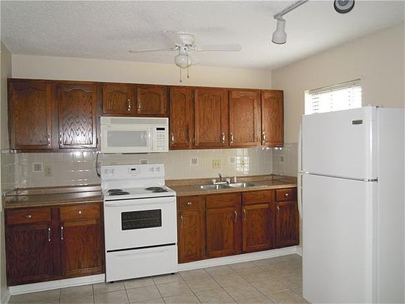 5th image of 323 Ormond Meadows Dr APT B