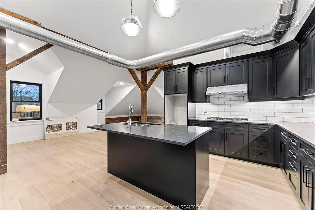 1 bed, 1.5 bath, 1470 sqft, $3,000 — Photo 3