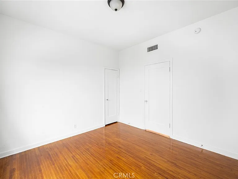 216-218 E Windsor Rd #1 — Photo 16