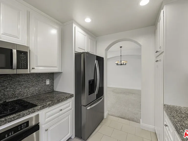 1820 Benecia Ave #402 — Photo 45