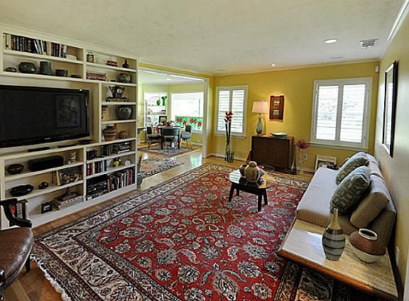 3rd image of 6807 Royal Crest Dr