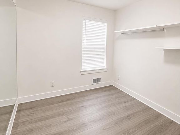 4th image of 846A NW 50th St