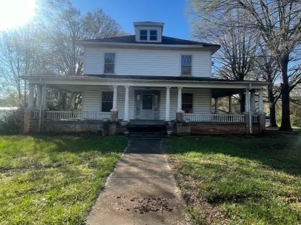 1221 Richardson Dr, Reidsville, NC 27320