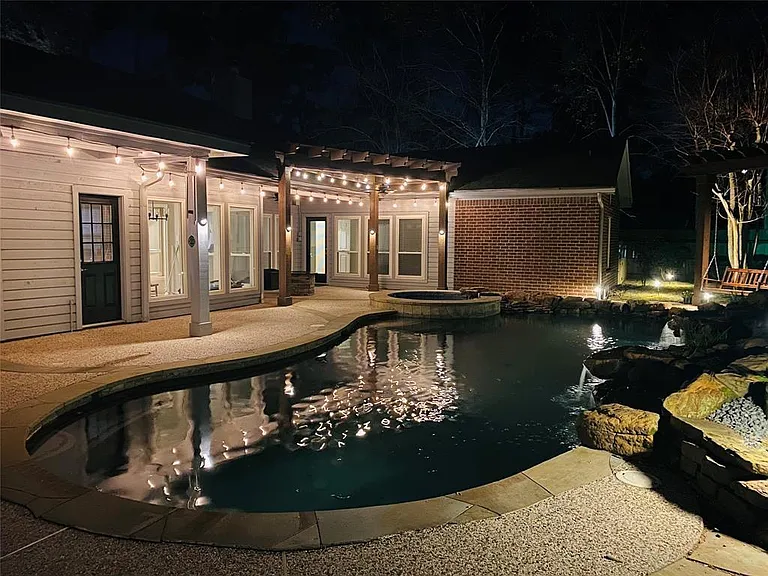 39 Silent Brook Pl — Photo 44