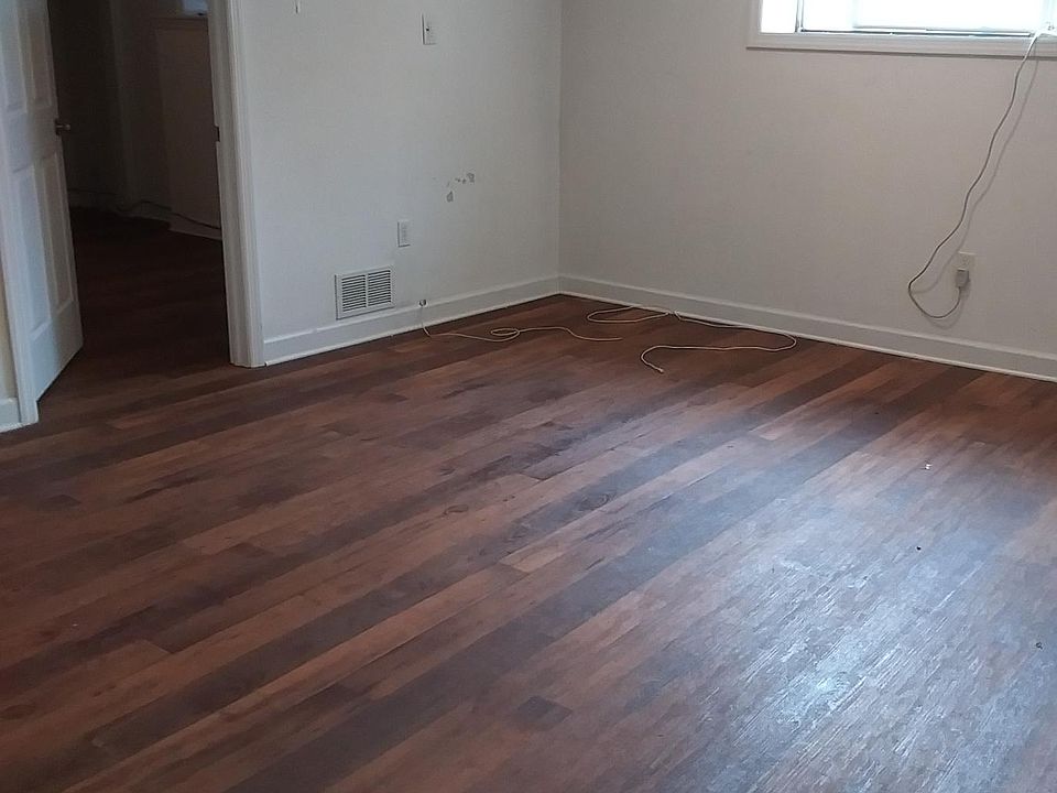 Large open livingroom.