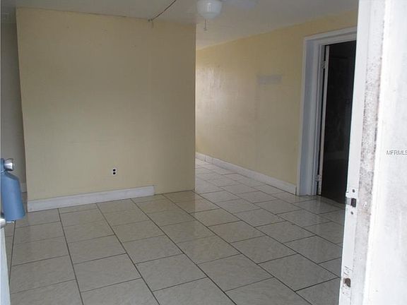 3rd image of 6011 W Clifton St