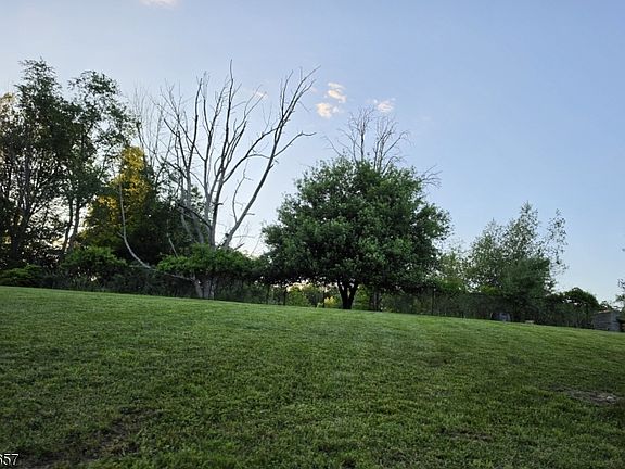 5th image of 15 Plotts Rd