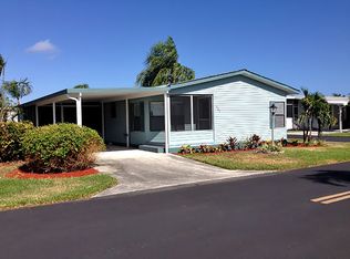 880 Sunbird Ln, Boynton Beach, FL 33436