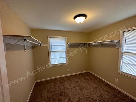 3rd image of 204 Kingsway Dr