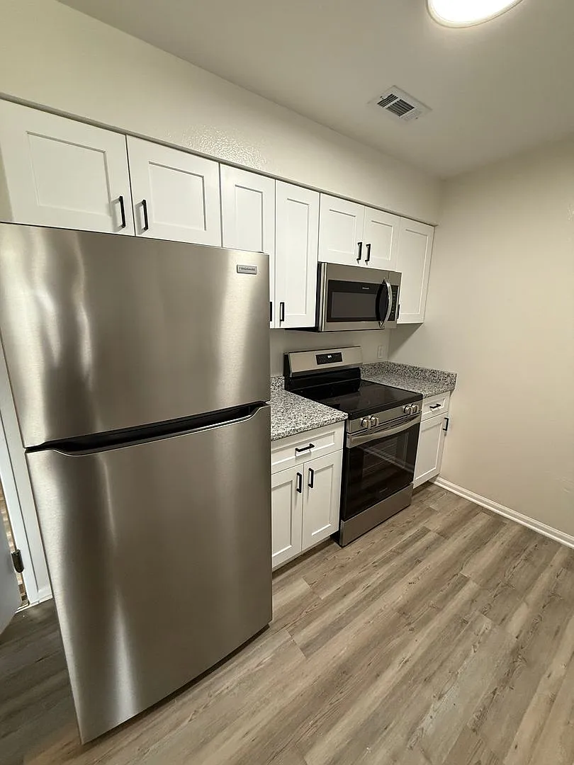 Pine Tree Apartments — Photo 3