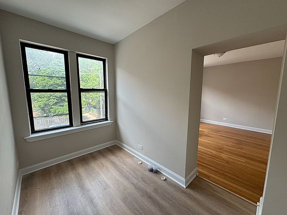 4th image of 3145 W Medill Ave