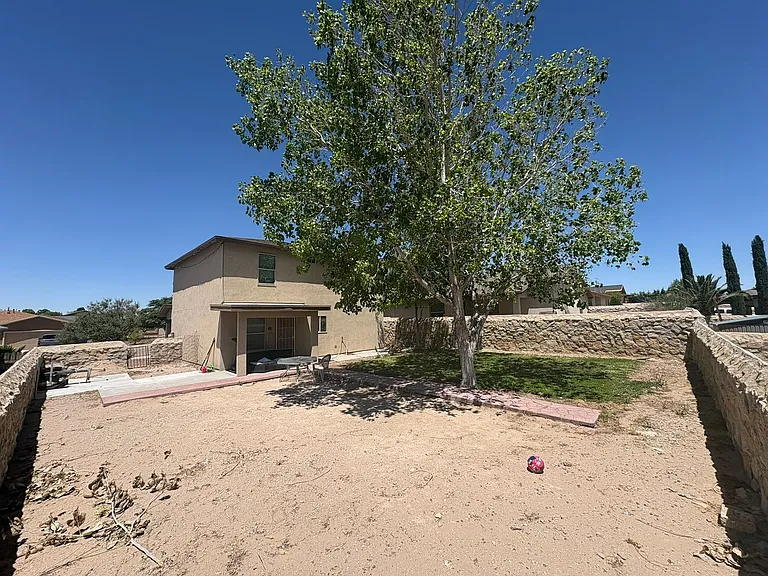 629 Bell Gordon St — Photo 20