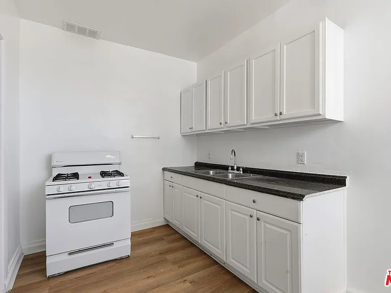 1021 N Mariposa Ave #4 — Photo 23