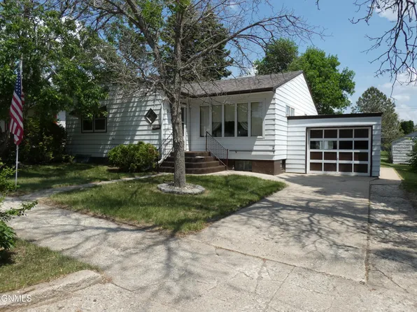 317 NW 2nd St, Linton, ND 58552