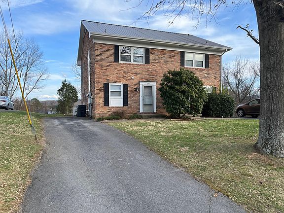 3rd image of 230 Wildwood Dr