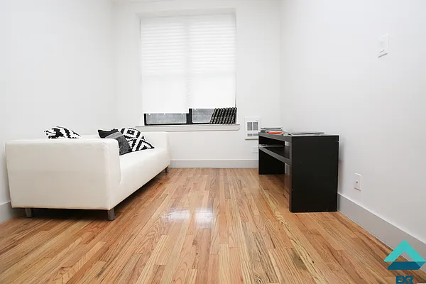 Rented by EXR | media 12