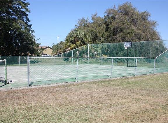 4th image of 4852 Golf Club Ct APT 8