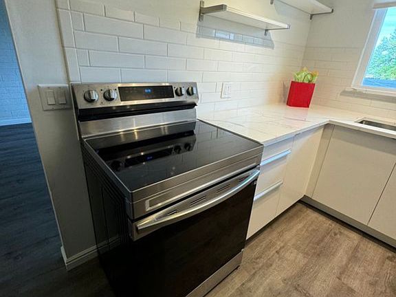 2nd image of 428 E 5th Ave #11