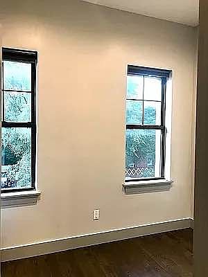 5th image of 98 Meserole St APT 3L