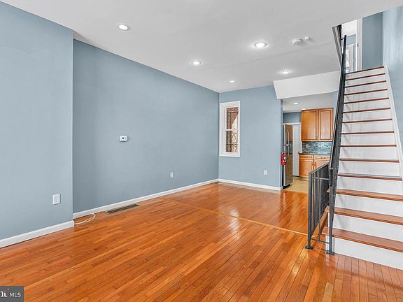 3rd image of 1824 W Wilt St