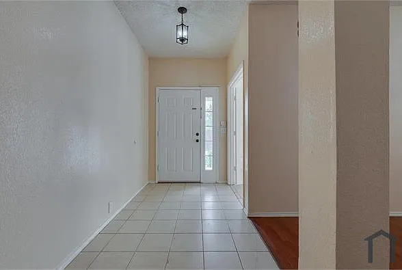 4 bed, 2150 sqft, $4,200 — Photo 2