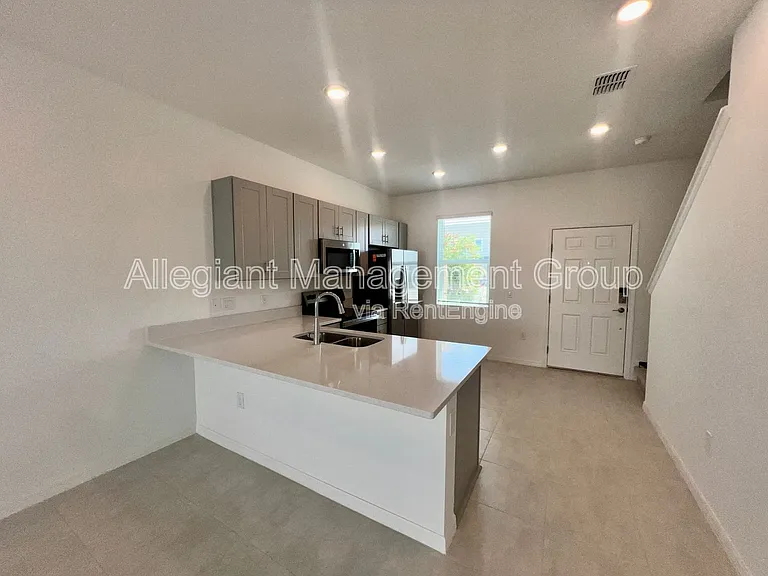 3200 Skyline Loop — Photo 4
