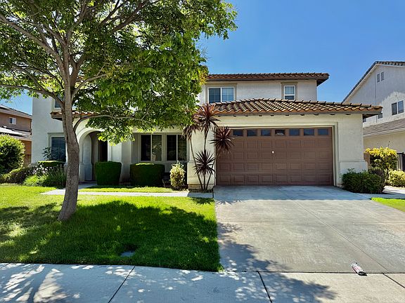 Deep 2 car garage, can park 4 cars