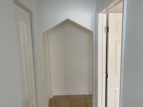 5th image of 237 SW 13th St APT 4