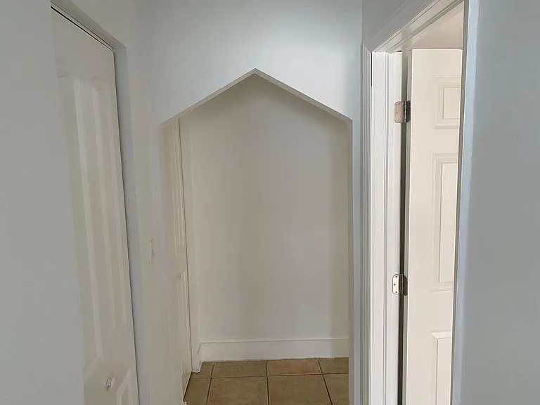 237 SW 13th St #4 — Photo 5