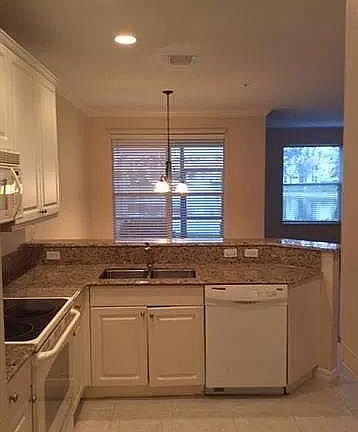 3rd image of 1450 Mariposa Cir APT 102