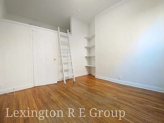 Rented by Lexington Real Estate Group | media 25