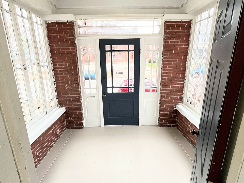 Front porch/sun room