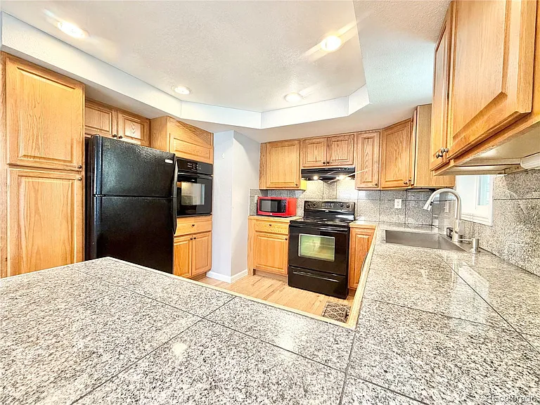 1285 W Gill Pl — Photo 11