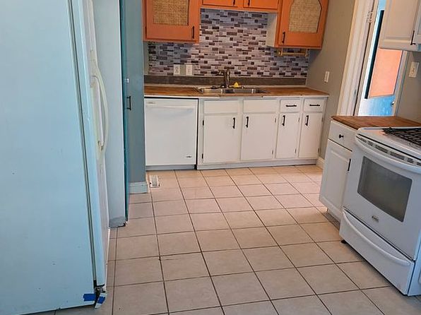 27 Roberts Ct W, Portsmouth, VA 23701
