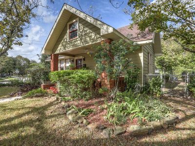 1141 E 16th St, Houston, TX, 77009