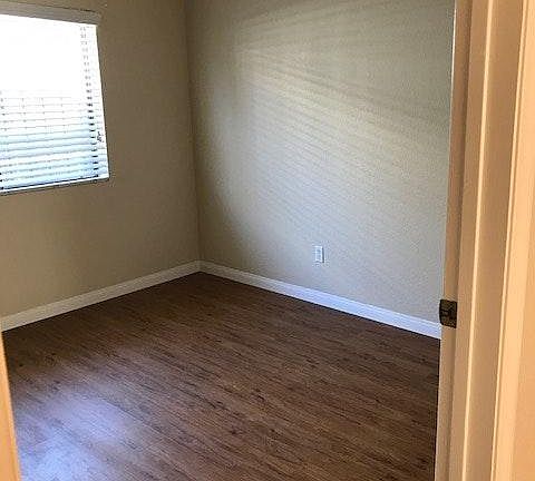 4th image of 2629 B St APT 1