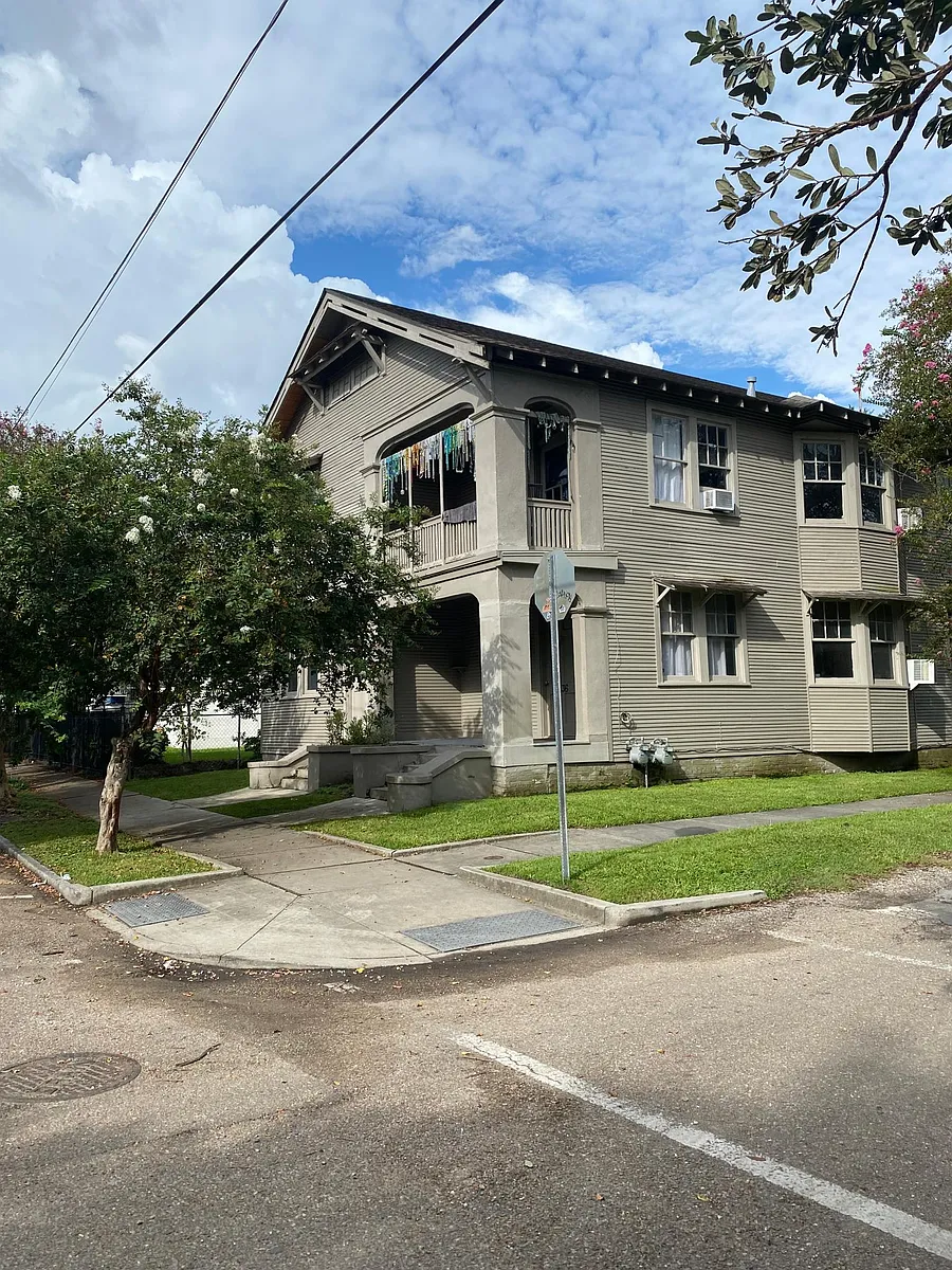 Building Photo - 1636 Broadway St