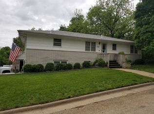 513 W 8th St, Chapman, KS 67431