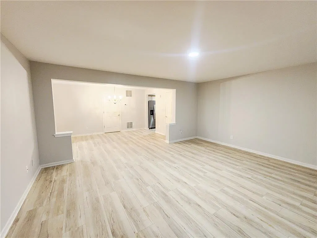 2 bed, 1248 sqft, $2,050 — Photo 4