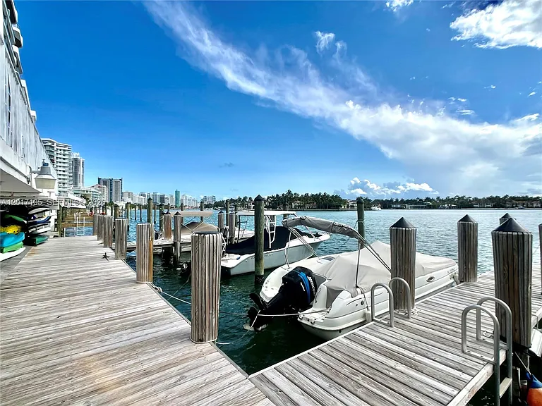 6820 Indian Creek Dr #9C — Photo 15