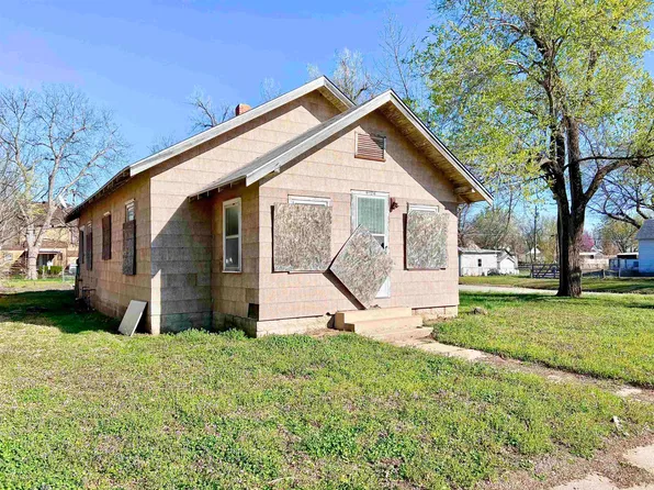 1024 S 3rd St, Arkansas City, KS 67005