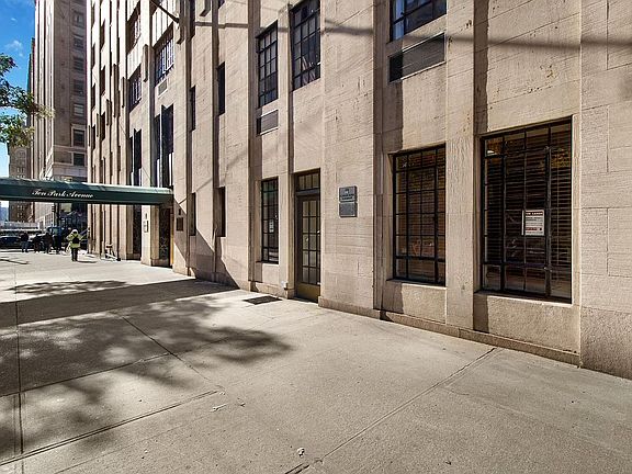 2nd image of 10 Park Ave #2H