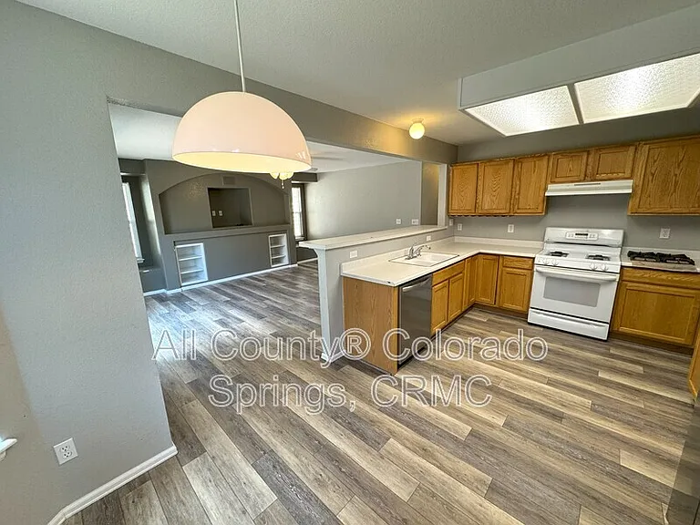 5859 Instone Cir — Photo 7