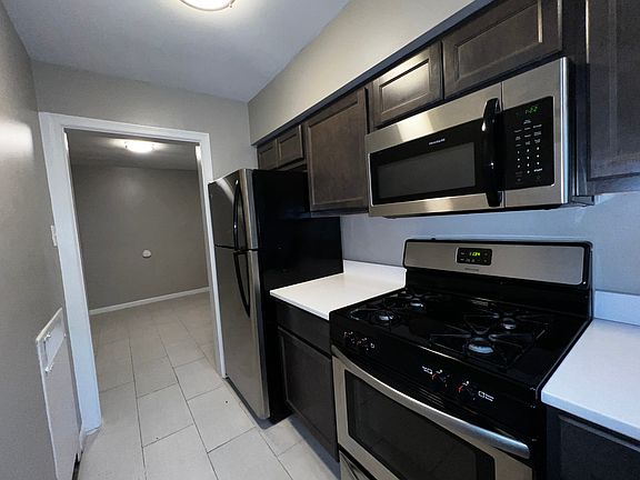 4th image of 2229 Victory Pkwy APT E5