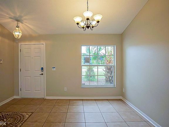 5th image of 301 Covent Gardens Pl